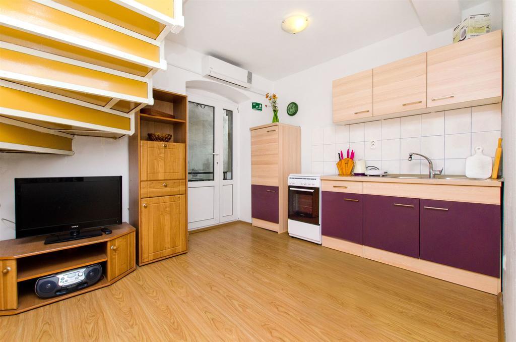 Apartment Mandic Omiš Esterno foto